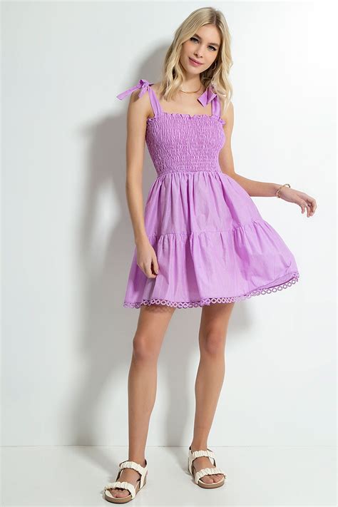 Procurar vestido lilas curto .